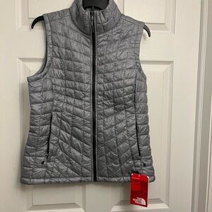 The North Face Women's Gray Quilted Vest Make An Offer